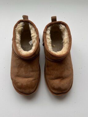 UGG Kids Chestnut Suede Classic Mini Ankle Boots – US Size 3